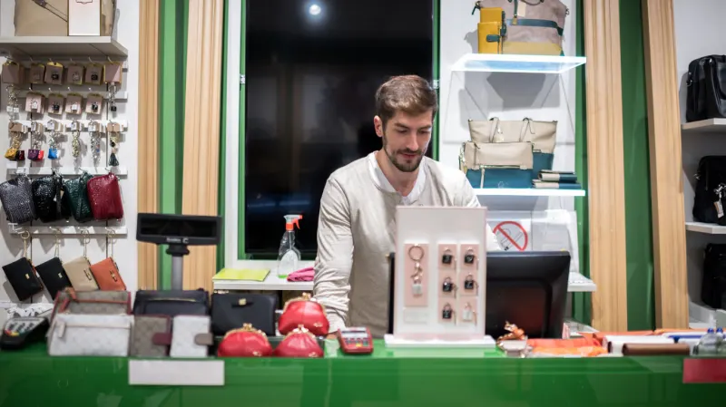 MANAGING A SMALL SHOP (ADGD132PO)