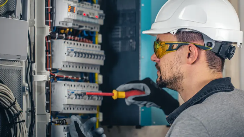 INSTALACIONES ELÉCTRICAS DE B.T EN EDIFICACIÓN. (ELEE007PO)